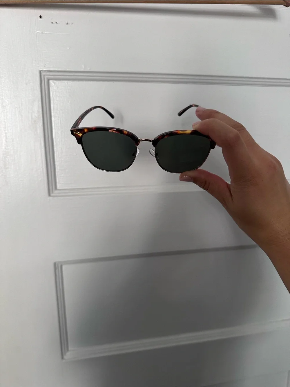 Tortoiseshell Round Sunglasses